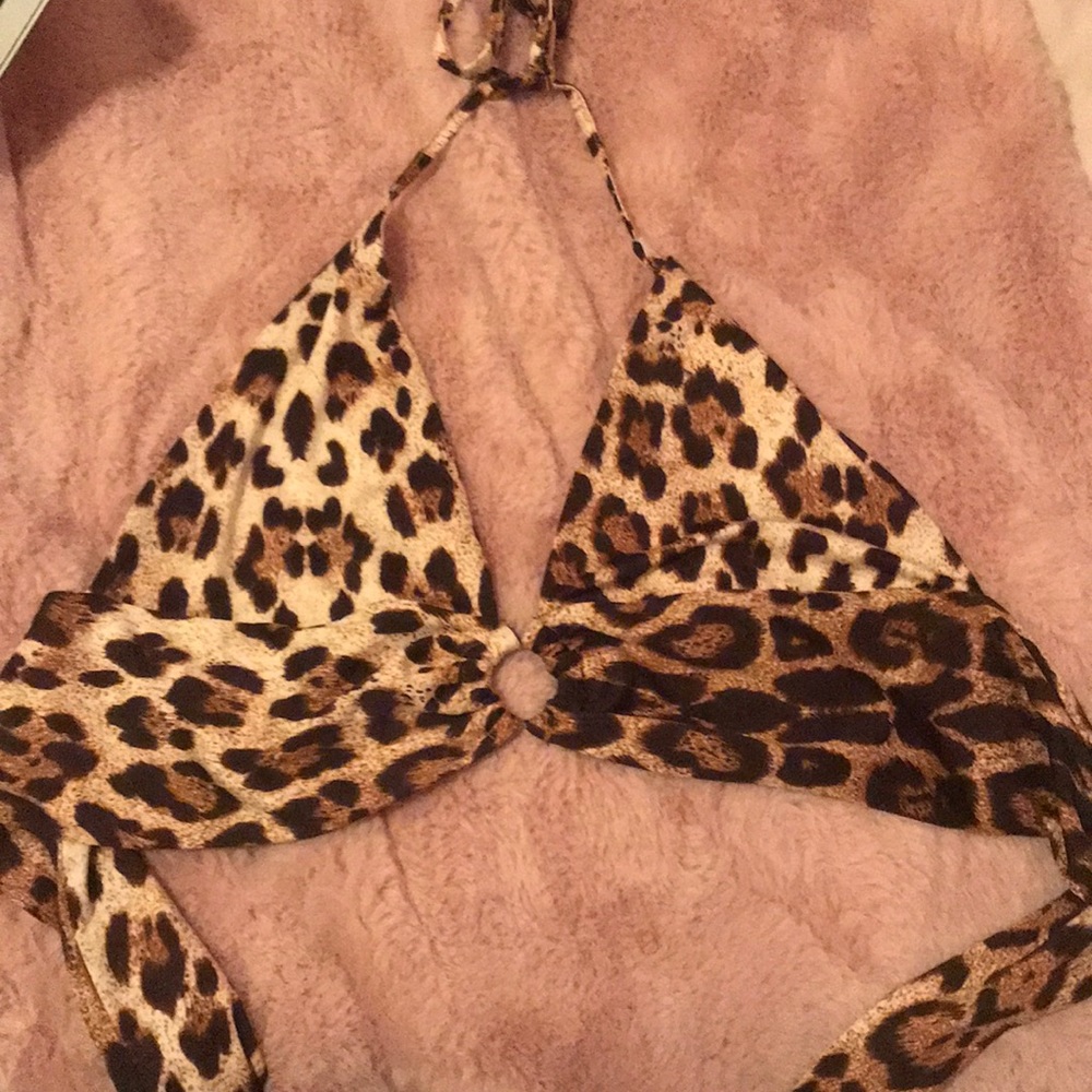 Leopard o ring halter top